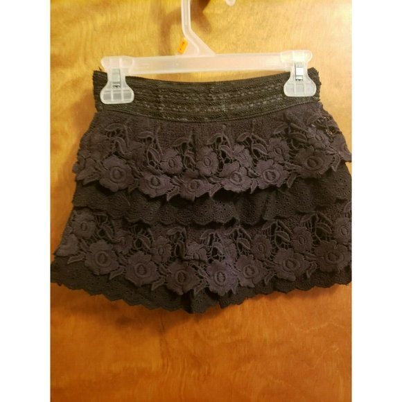 Girls Black Skort with Soft Lacey Rose Ruffles Size 8-10 - Picture 2 of 3